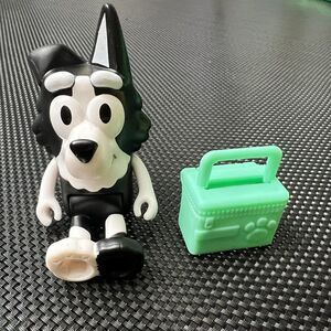 Bluey Friend MacKenzie Border Collie Dog School Mate Green Lunchbox Figure NEW